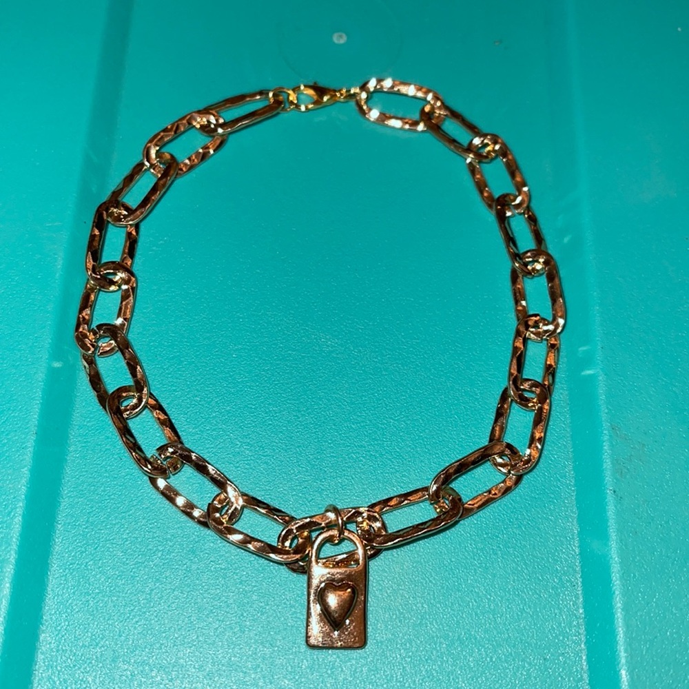 Large link ankle bracelet with lock